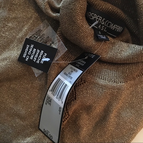 Sleeveless Metallic Gold knit turtleneck top. Petite - Picture 4 of 6